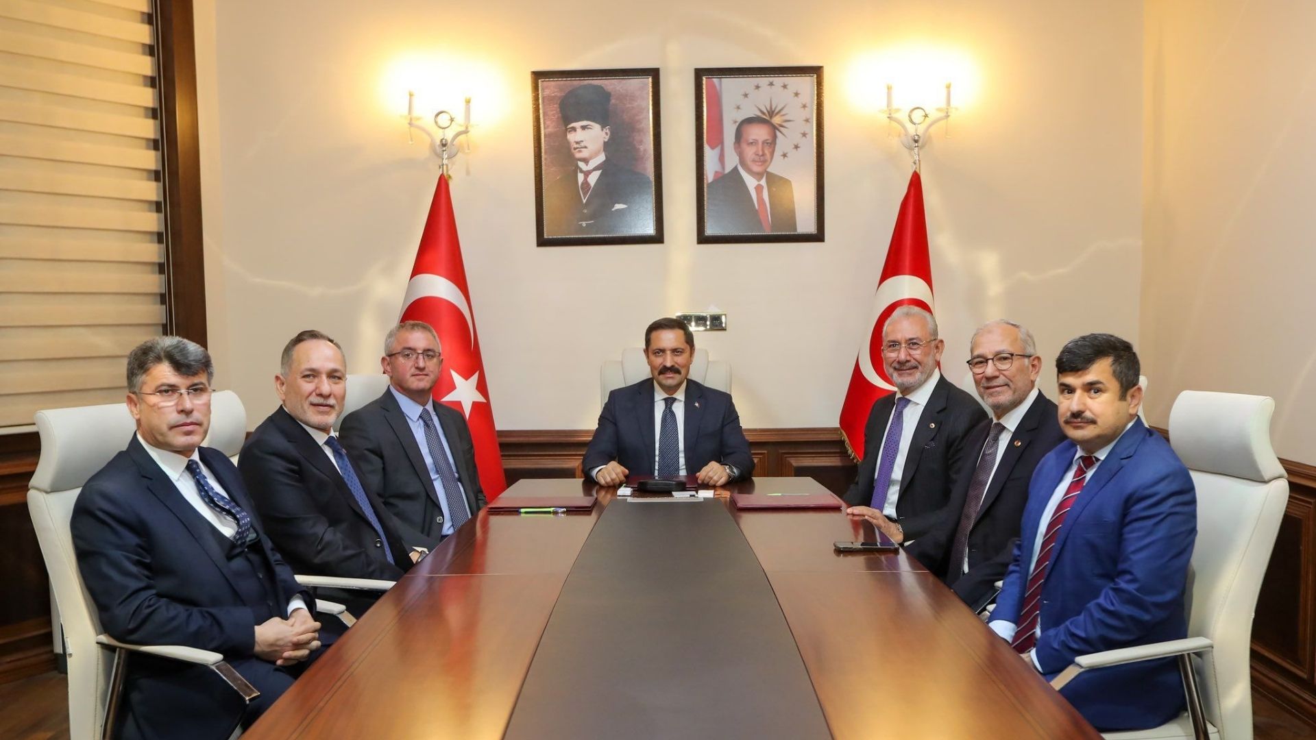 TOSYALI HATAY’DA YAPTIRACAĞI YENİ MESLEK OKULU İLE EĞİTİME DESTEĞİNİ SÜRDÜRÜYOR